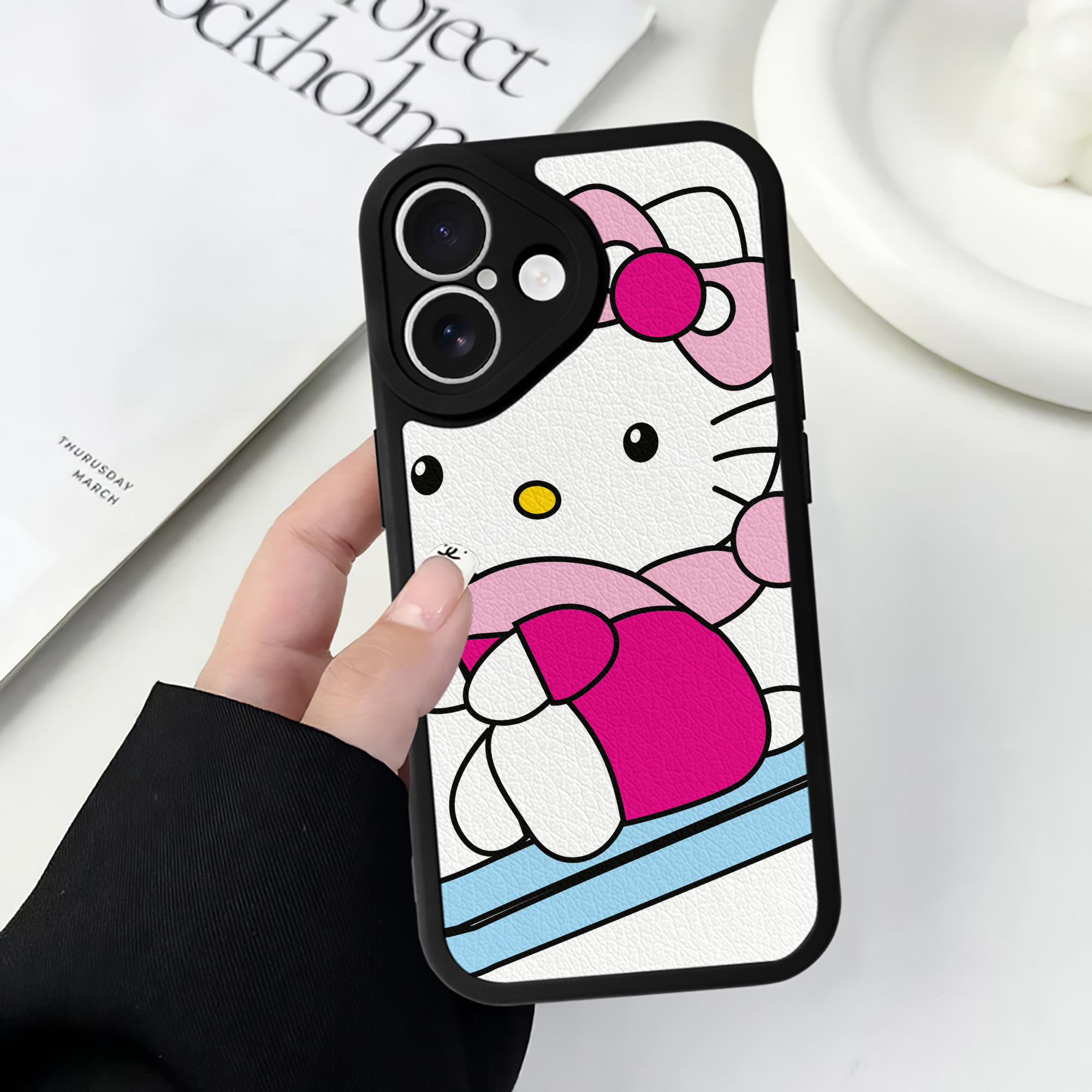 （画像用） Hello Kitty ハローキティ 【iPhone 16シリーズ対応】シリコンスマホケース（レザー調） 材質：シリコン
